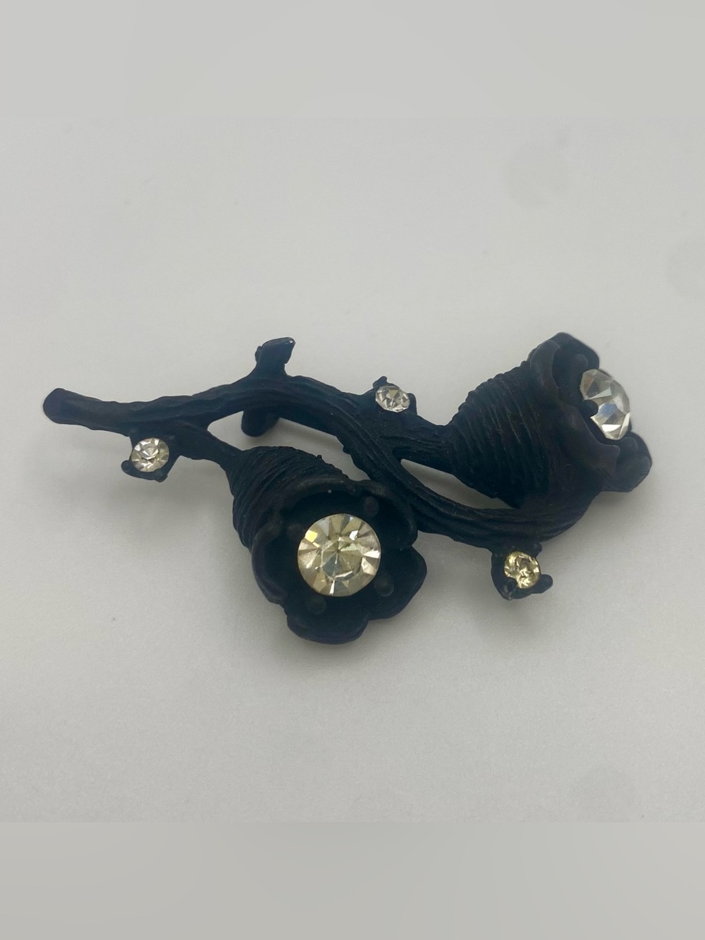 Elegant Japanned Black Floral Brooch – Vintage Mourning Style